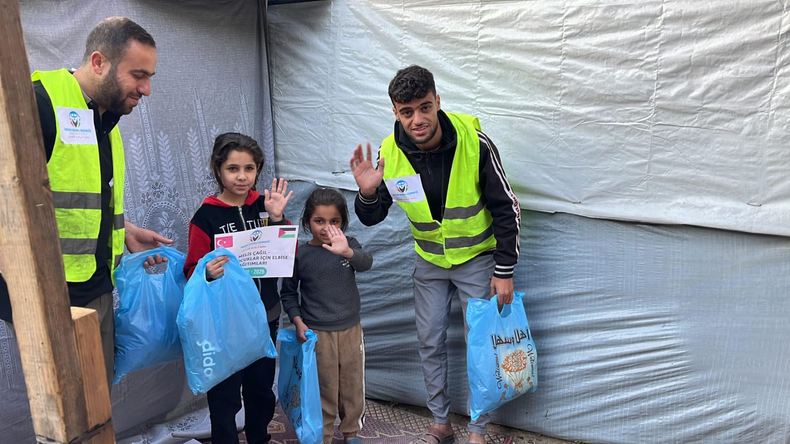 Gazze’de Çocuklara Umut ve Sıcaklık Taşıyoruz